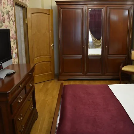 Belstroycentre Inn *